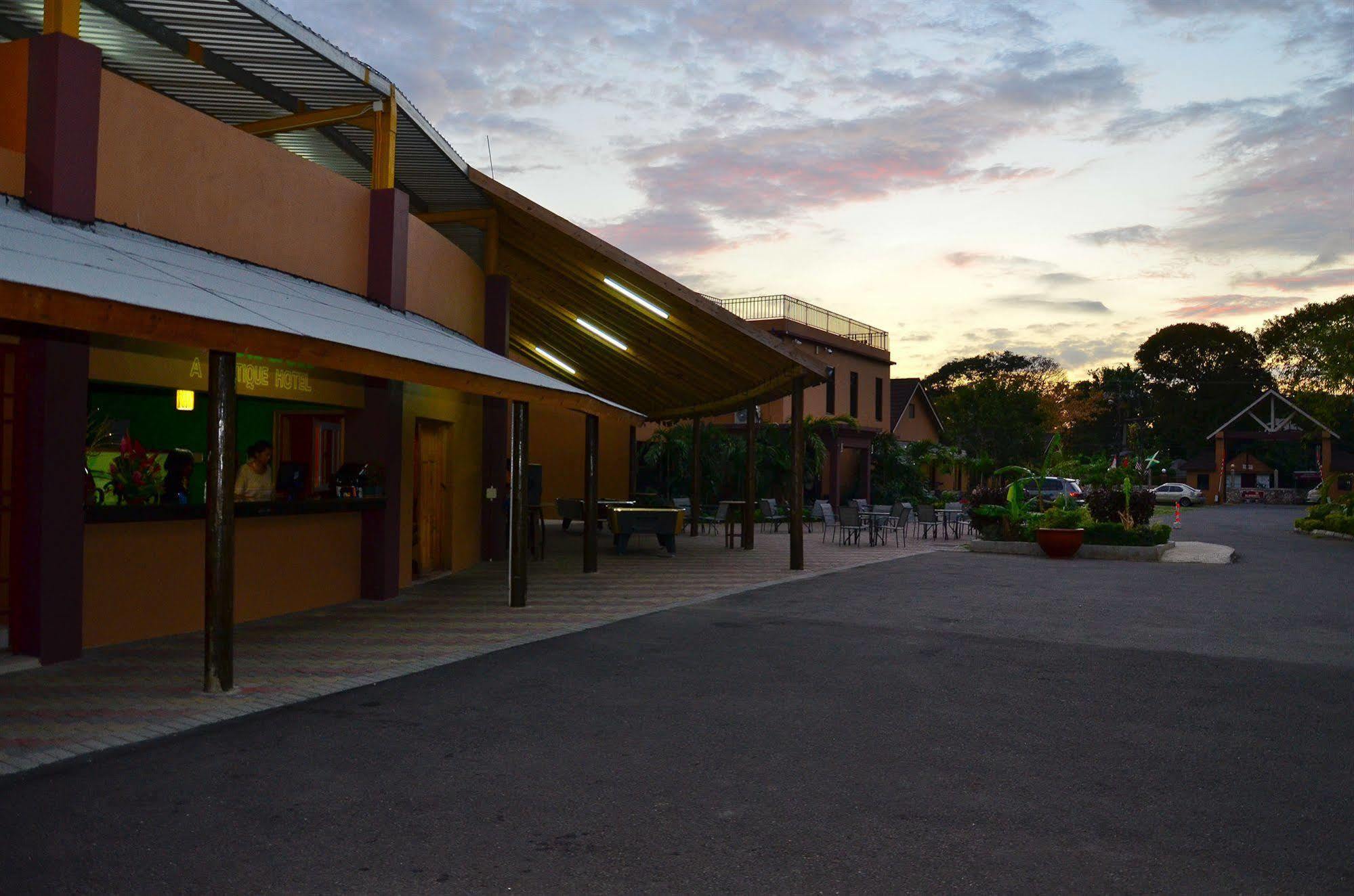 Donway, A Jamaican Style Village Teluk Montego Bagian luar foto